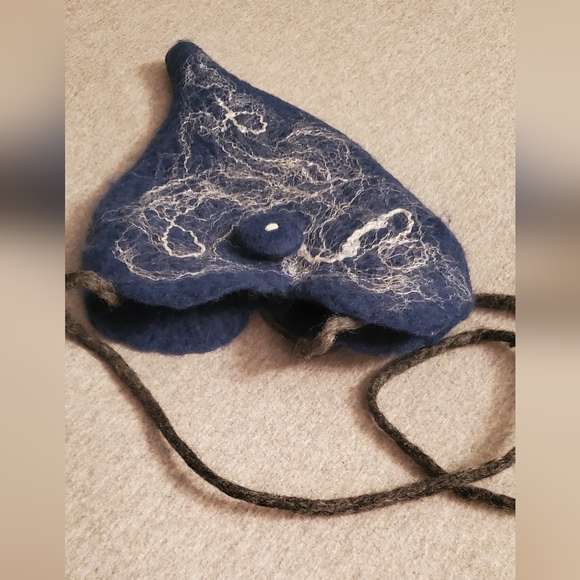 ETSY wet felt heart-shaped over the shoulder small purse - Picture 2 of 6